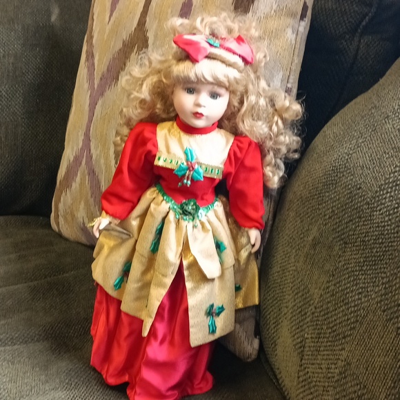 Victorian Garden Toys 998 Victorian Garden Porcelain Doll Holly 17